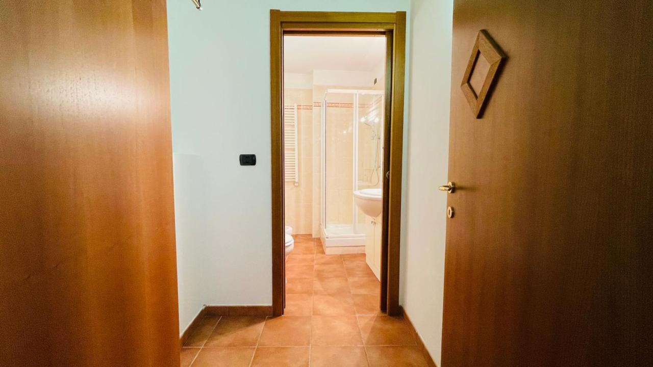 Appartamento Smith Roero - Affitti Brevi Italia バルドネッキア エクステリア 写真